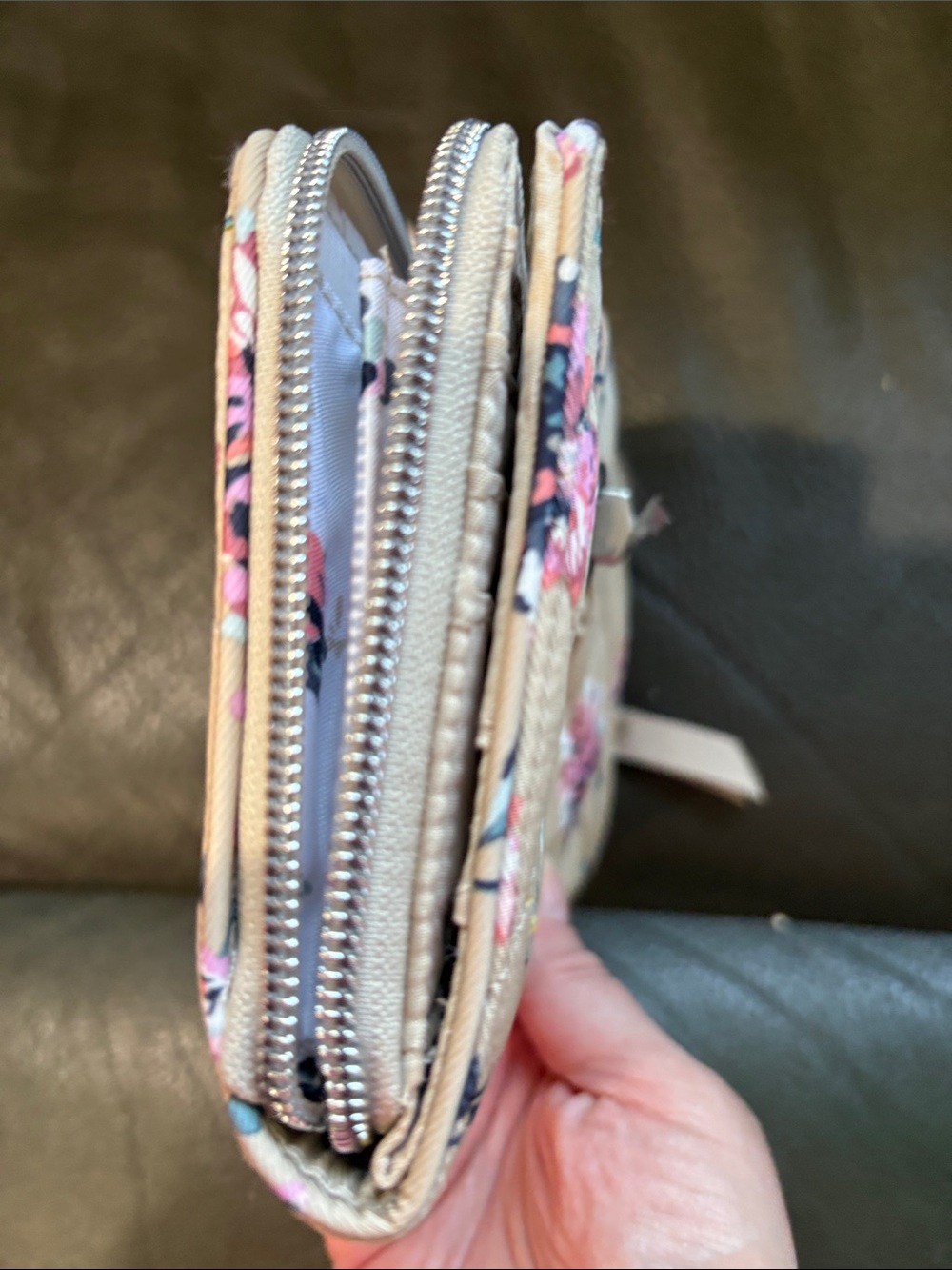 Vera Bradley RFID Turnlock wallet in strawflowers - Picture 8 of 8